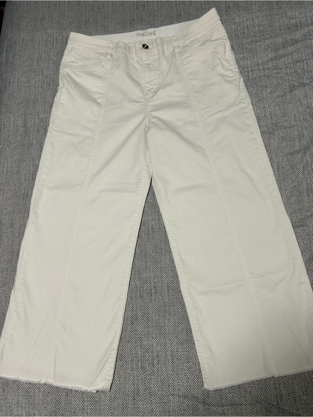 Women’s Off-White Cropped Wide-Leg Jeans